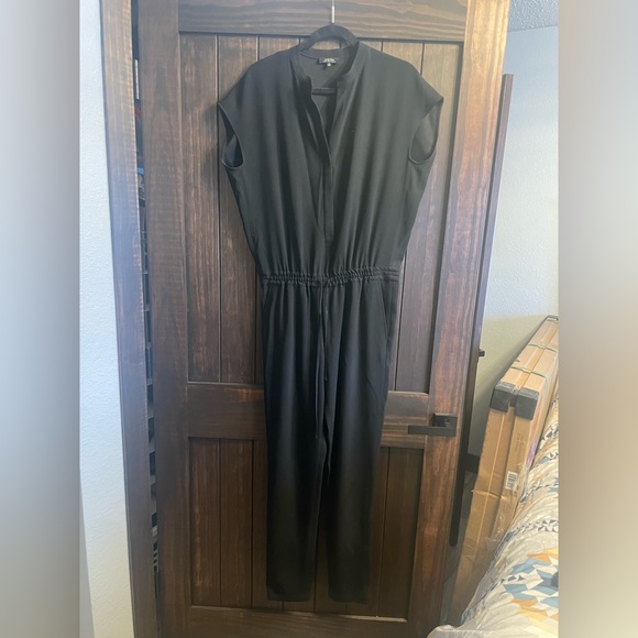 Aritzia Babaton Donnie short sleeve jumpsuit. - Picture 2 of 2